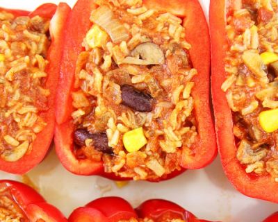 Vegane gefüllte Paprika mit Reis und Champignons