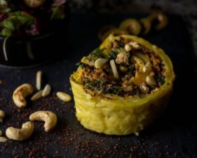 Kartoffelrolle mit veganer Feta-Spinat-Hack-Füllung