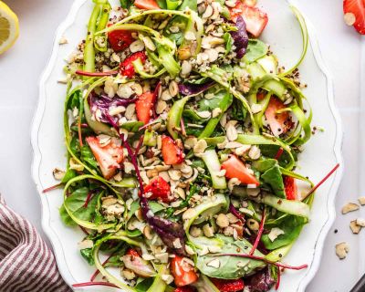 Erdbeer-Spargel-Salat mit Quinoa & Schalotten-Vinaigrette