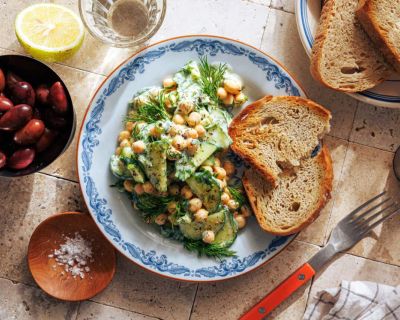 Veganer Tzatziki-Kichererbsensalat