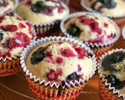 Vegane Blaubeer-Himbeer-Muffins! Nom Nom Nom!