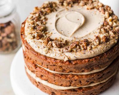 Gesunde vegane Rüblitorte (ohne Zucker & Öl)