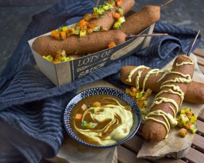 Vegane Corn Dogs mit würzigen Seitan-Würstchen [Filling your Mind]