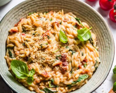 Cremiges veganes Tomaten-Orzo