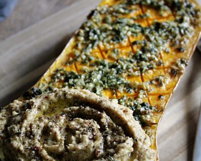 Gebackener Butternusskürbis mit Knoblauch und Basilikum