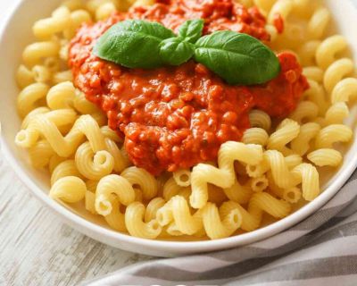 Linsenbolognese mit veganem Frischkäse