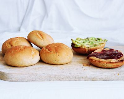 Glutenfreie, helle Brötchen