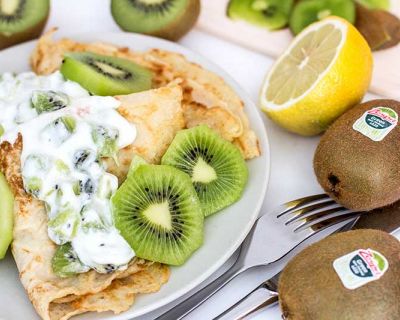 Pfannkuchen mit Green Kiwi Topping