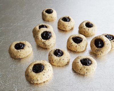 CHIA-KOKOS-PLÄTZCHEN MIT PFLAUMENMUS