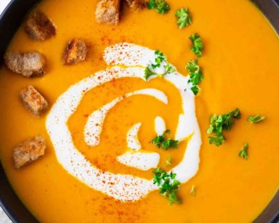 Vegane Kürbissuppe mit Möhren und Kartoffeln