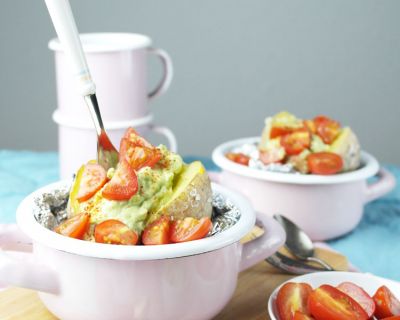 Ofenkartoffel mit Avocado-Tomaten-Salsa ❤