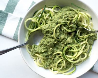 Zucchininudeln mit Spinat Pinienkern Pesto (Vegan+Roh)