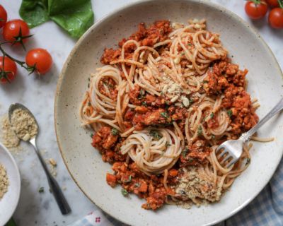 Pasta mit köstlicher Tempeh-Bolognese