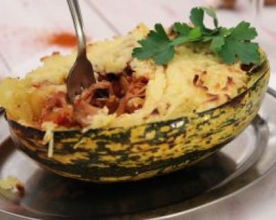 Überbackener Spaghettikürbis mit Pulled-Jackfruit-Pilz-Ragout