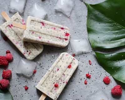 Joghurt-Chia-Eis mit Himbeeren