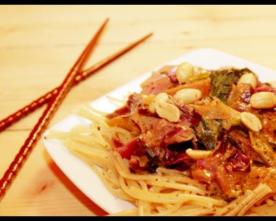 Rezept vom 04.12.2015: Winterliche Thai Pasta mit Rotkohl (Vegan)