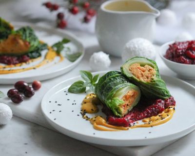 Wirsingrouladen mit Kürbis und Cranberry-Chutney