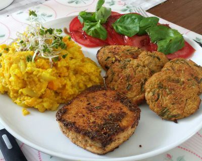 Blumenkohl Taler, Möhren-Blumenkohlstampf mit gebratenem Tofu