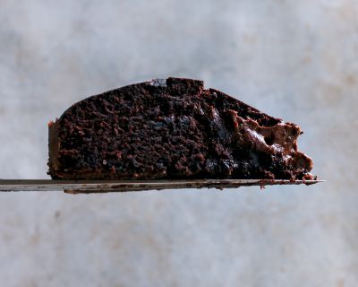 Half-baked Brownie Cake mit schokoladigem Kern