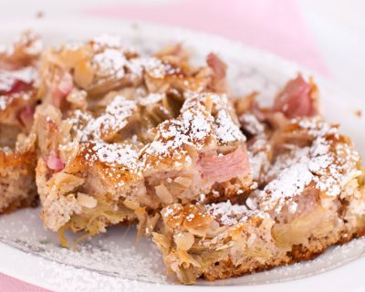 Rhabarber-Blechkuchen (vegan, laktosefrei)