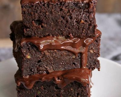 Zucchini-Brownies mit leckerem Guss
