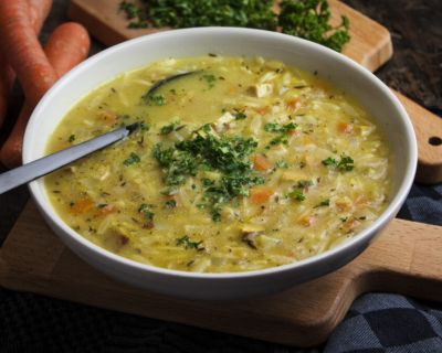 Vegane Pastina-Suppe mit Räuchertofu