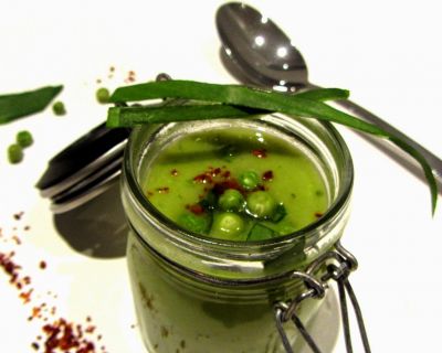 Bärlauchsuppe mit Erbsen 
