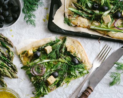 Pizza mit grünem Spargel & Dill