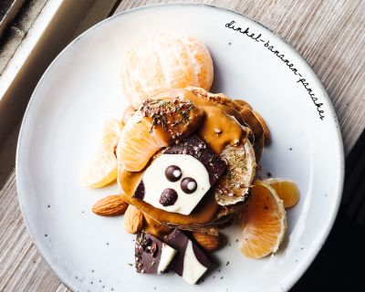 Dinkel-Bananen-Pancakes mit süßer Spekulatius-Creme