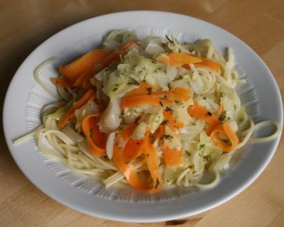 Spagetti mit Spitzkohl-Sahne-Sauce