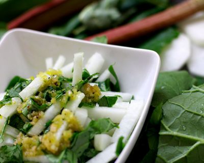 Salat aus Rettich und Mairübe mit Rhabarber-Vinaigrette