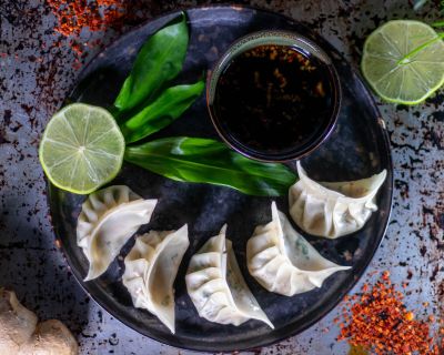 Bärlauch-Gyoza: vegane, asiatische Potsticker mit Bärlauch