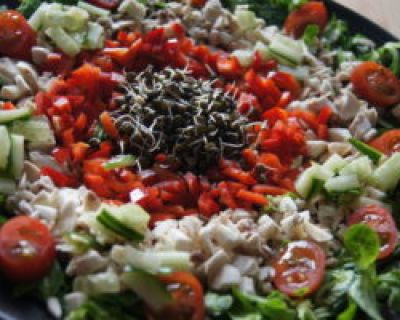 Bunter Champignon-Salat mit Cashewdressing