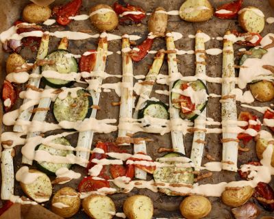 Gegrillter Spargel und Ofengemüse mit pikanter Cashewsauce