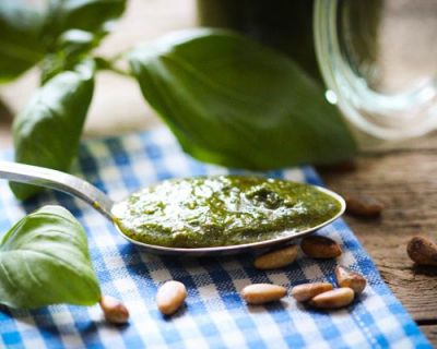 Veganes Basilikumpesto