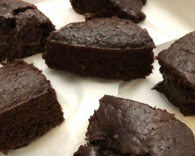 Fruchtige Schoko-Brownies mit Kirschen