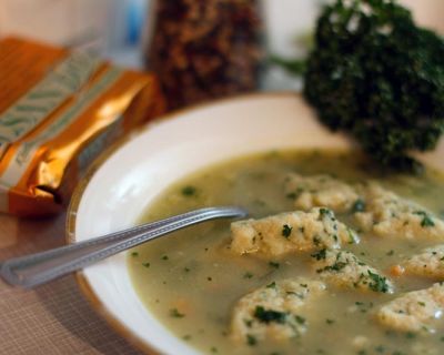 Vegane Grießknödelsuppe