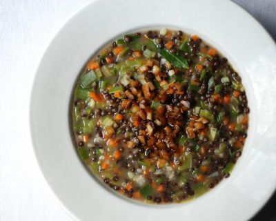 Linsen-Lauch-Suppe mit knusprigen Pilzen