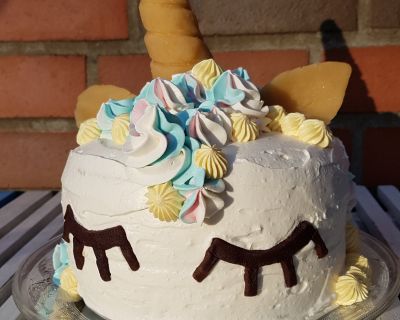 Bunte Einhorn-Torte