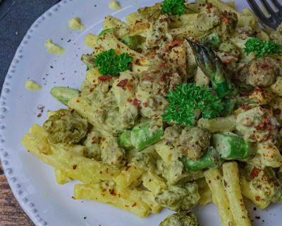 Penne an Sauce Hollandaise mit Spargel & Chunks