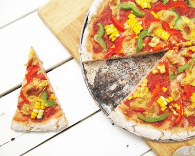 Vollkorn Pizza mit nussfreiem ‘Käse’ (Vegan, Glutenfrei, Low-Fat)