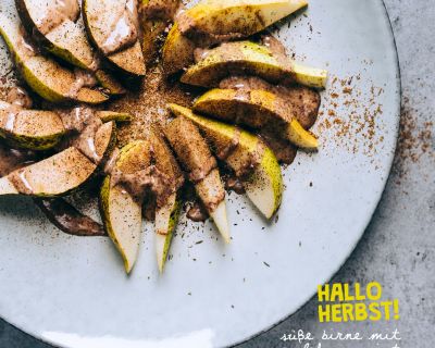 Hallo Herbst! Süße Birne mit Mandelmus und Zimt