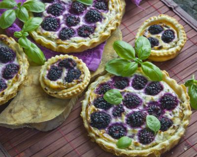 Herzhafte Brombeer-Basilikum-Tartes [Frankenfood]