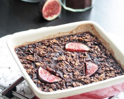 Gebackenes Schoko-Oatmeal mit Feigen