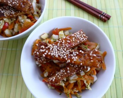ASIA-SLAW SÜSS-SAUER MIT GEBRATENEM MANDEL-NUSS-TOFU