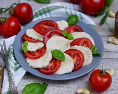 Veganer Mozzarella - für Caprese oder Pizza!