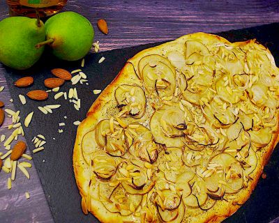 Flammkuchen Birne-Mandel mit Agave