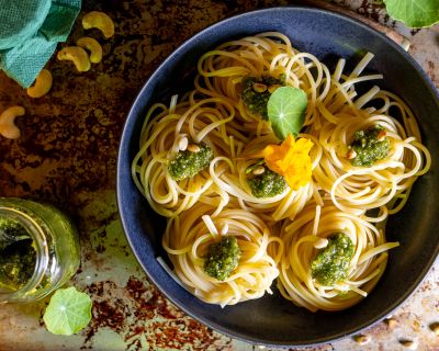 Kapuzinerkresse-Pesto – frisch aus dem Garten, vegan