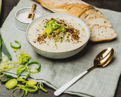 Vegane Lauchsuppe mit Sonnenblumenhack