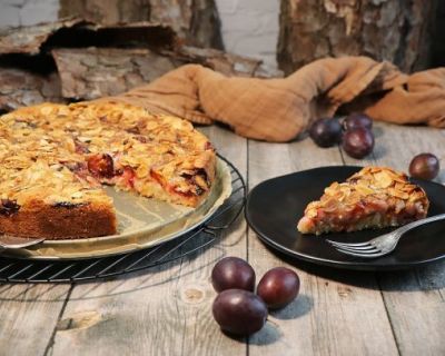 Zwetschgenkuchen mit Mandelkruste